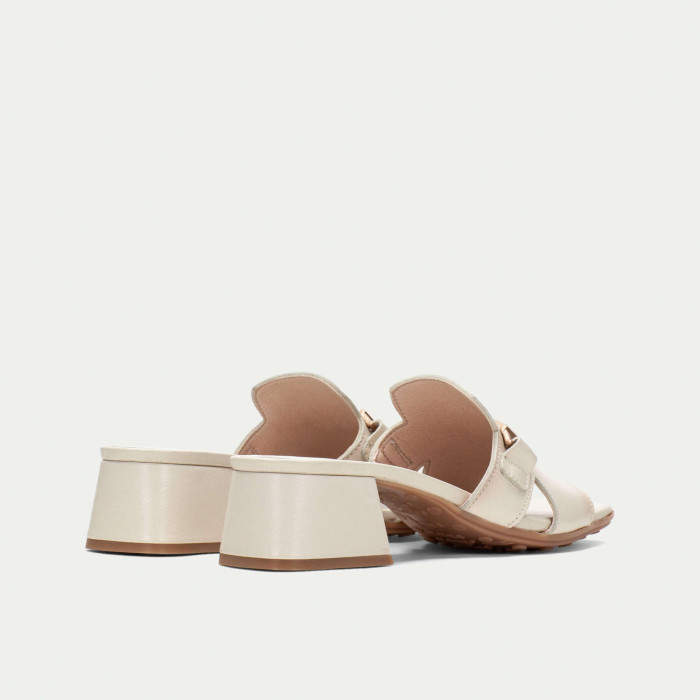 detail Dámské pantofle na podpatku Hispanitas HV254069 béžové