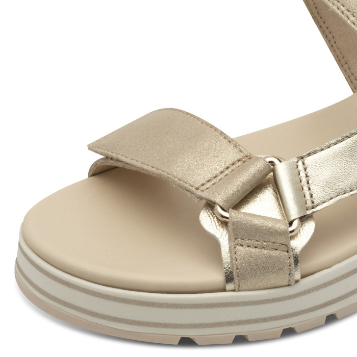 detail Dámské sandály na klínku Tamaris 1-28267-44 116 béžové