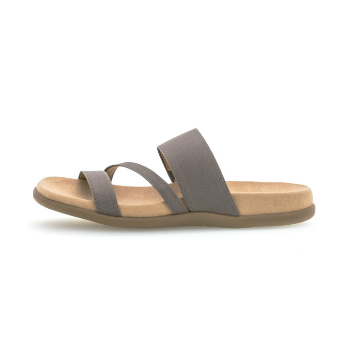 detail Dámské pantofle Gabor 63.702.82 hnědé