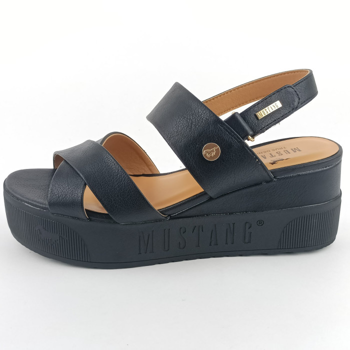 detail Dámské sandály na klínku Mustang 1459-801-9 černé