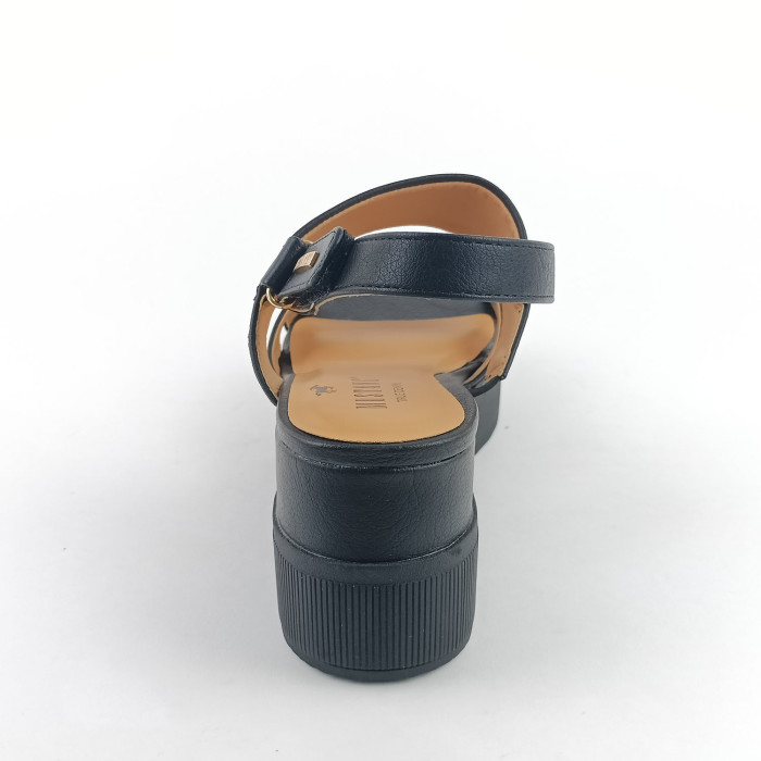 detail Dámské sandály na klínku Mustang 1459-801-9 černé