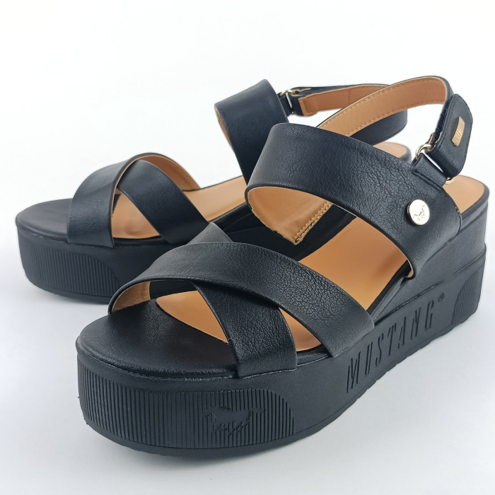 detail Dámské sandály na klínku Mustang 1459-801-9 černé