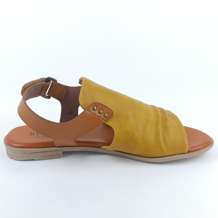 detail Dámské sandály na podpatku Mustang 1388-808-6 žluté