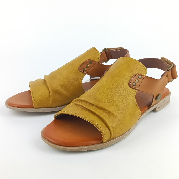 detail Dámské sandály na podpatku Mustang 1388-808-6 žluté