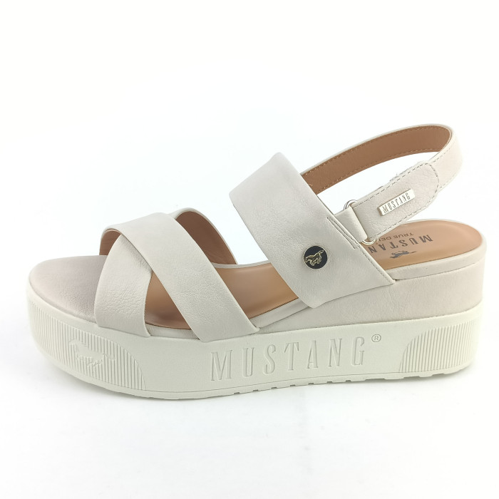 detail Dámské sandály na klínku Mustang 1459-801-243 béžové