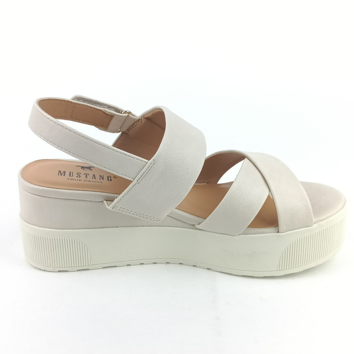 detail Dámské sandály na klínku Mustang 1459-801-243 béžové