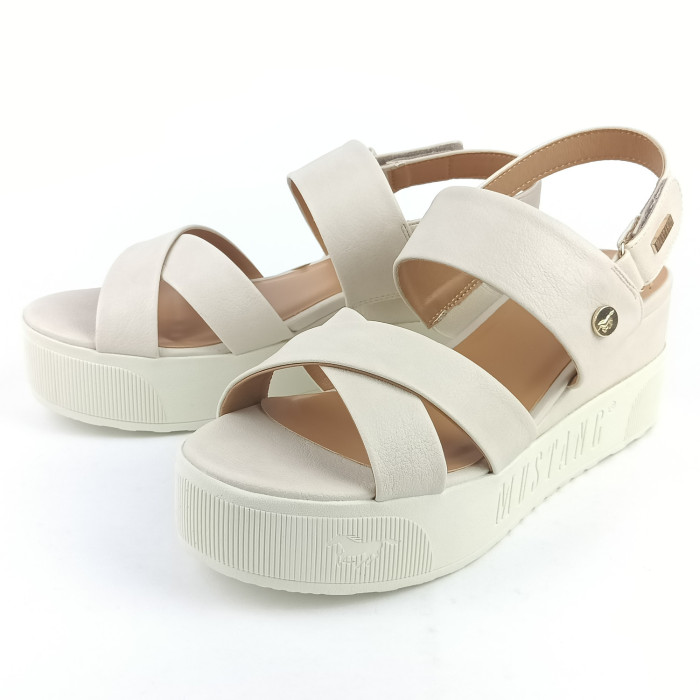 detail Dámské sandály na klínku Mustang 1459-801-243 béžové