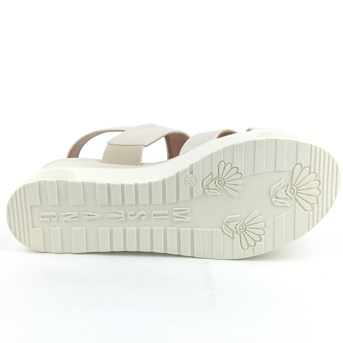 detail Dámské sandály na klínku Mustang 1459-801-243 béžové