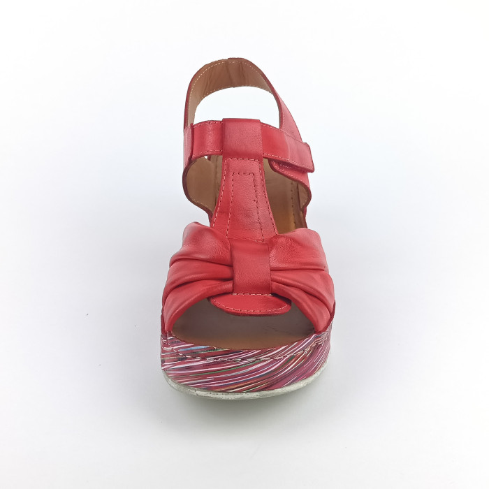 detail Dámské sandály na klínku Karyoka 2676-507 červené