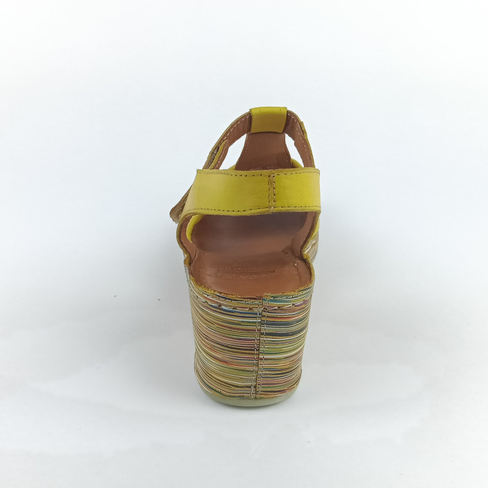 detail Dámské sandály na klínku Karyoka 2676-499 žluté