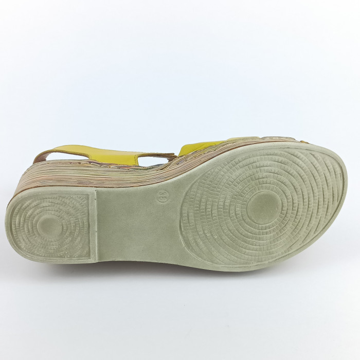 detail Dámské sandály na klínku Karyoka 2676-499 žluté