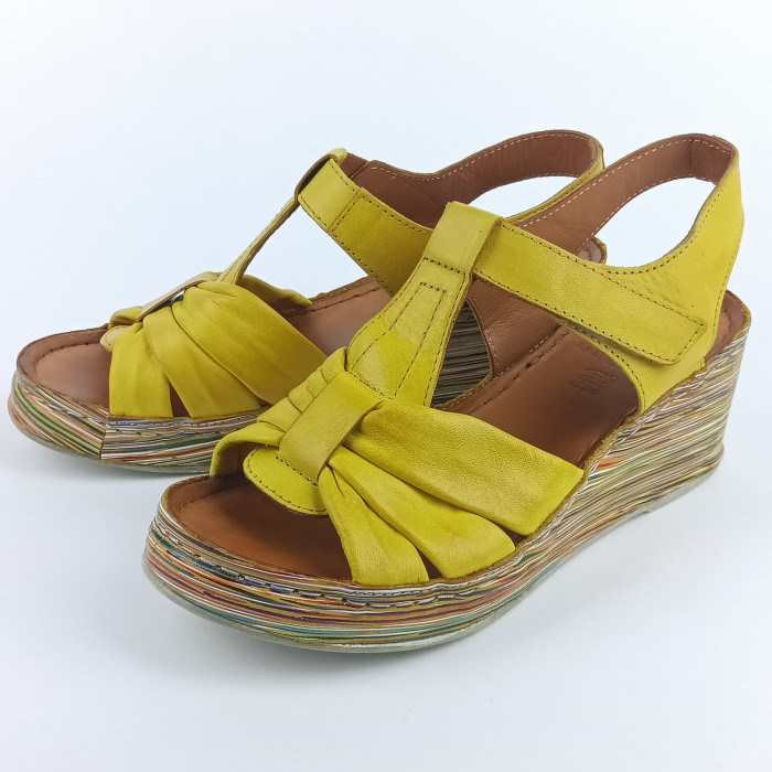 detail Dámské sandály na klínku Karyoka 2676-499 žluté