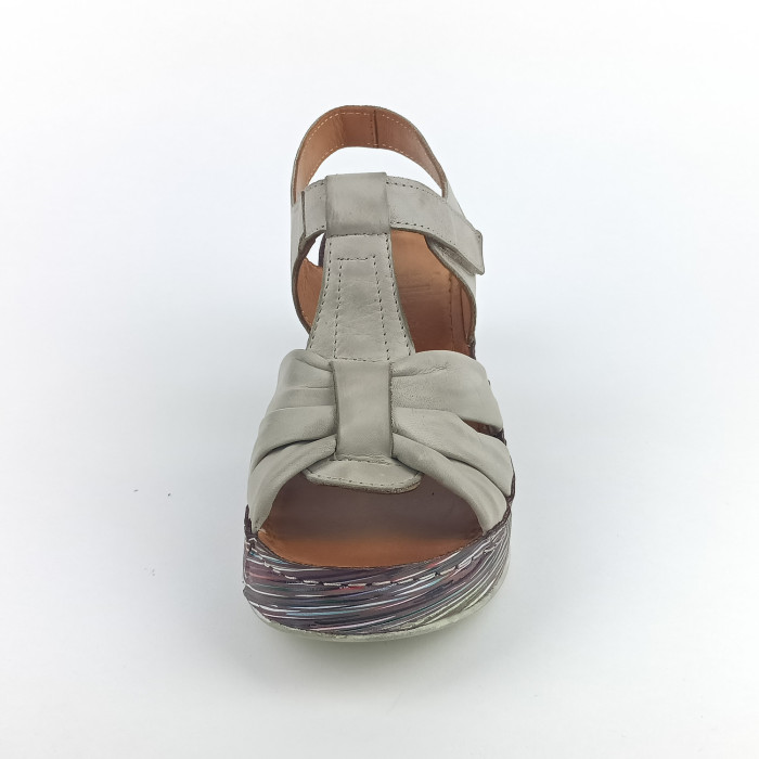 detail Dámské sandály na klínku Karyoka 2676-528 šedé