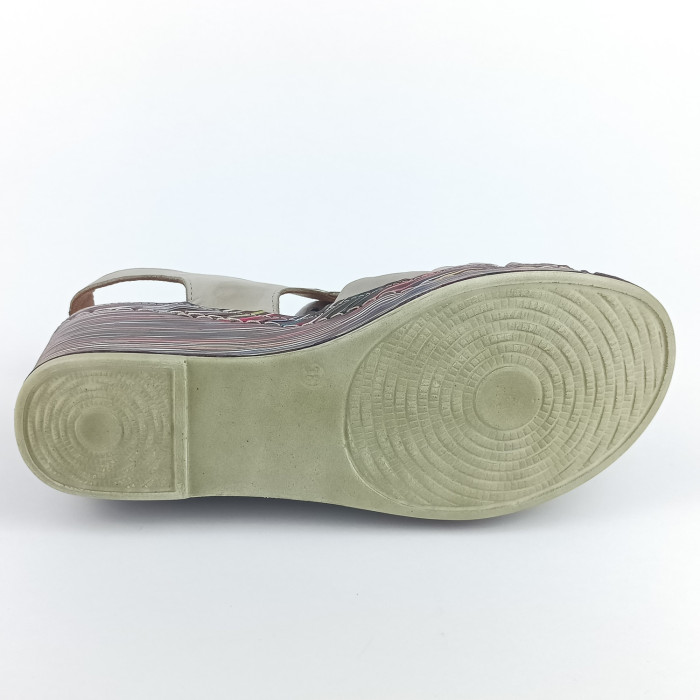 detail Dámské sandály na klínku Karyoka 2676-528 šedé