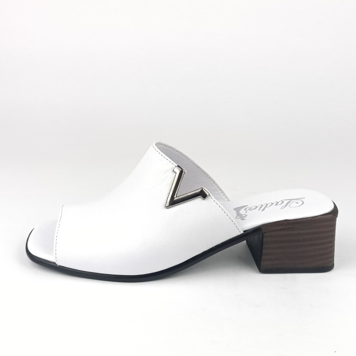 detail Dámské pantofle na podpatku Ladies 24324 bílé