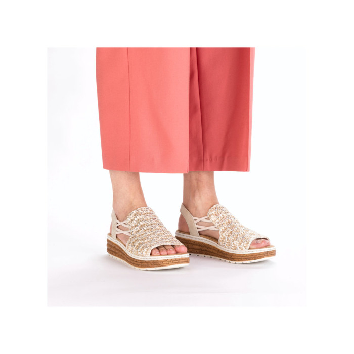 detail Dámské sandály na klínku Rieker 62741-60 béžové