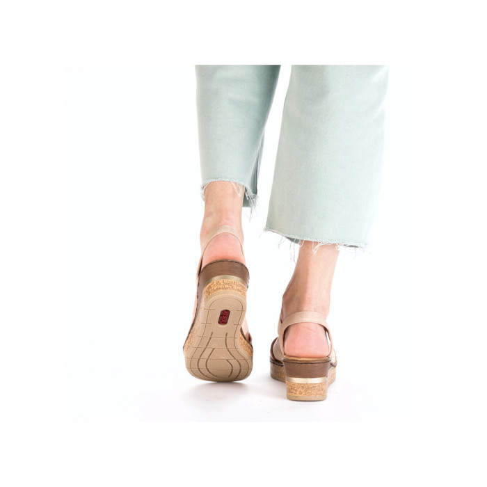 detail Dámské sandály na klínku Rieker 63778-31 béžové
