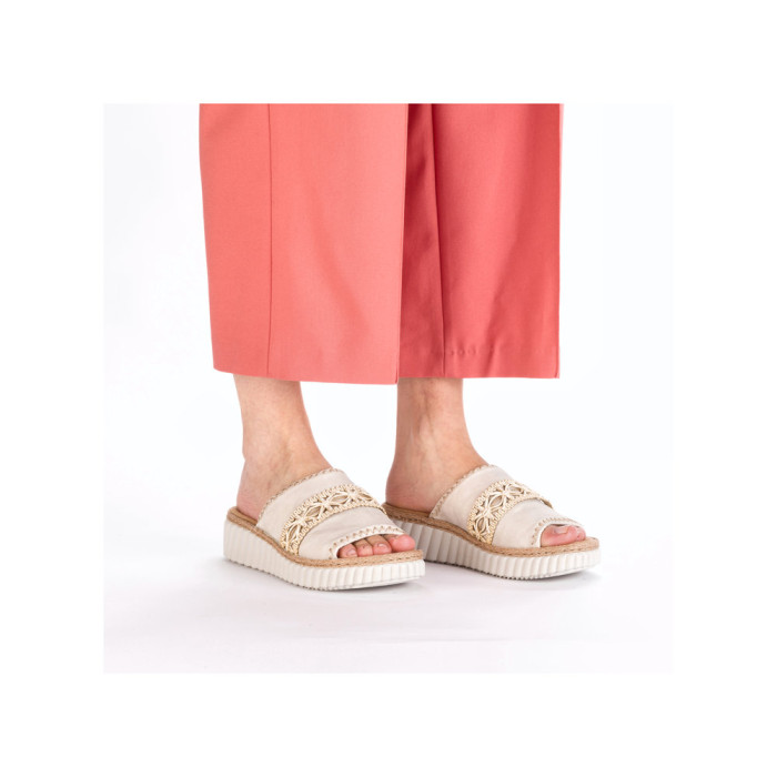 detail Dámské pantofle na klínku Rieker 69278-60 béžové