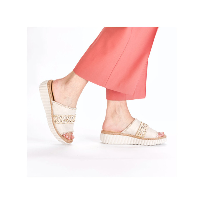 detail Dámské pantofle na klínku Rieker 69278-60 béžové