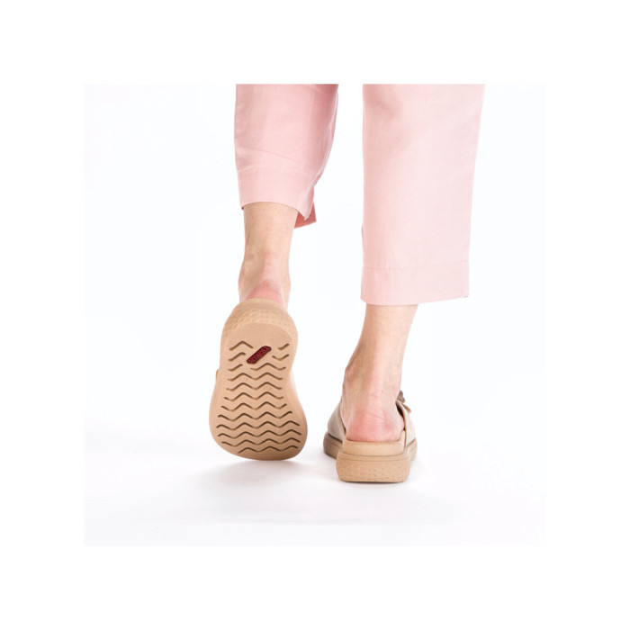 detail Dámské pantofle Rieker V1562-62 béžové