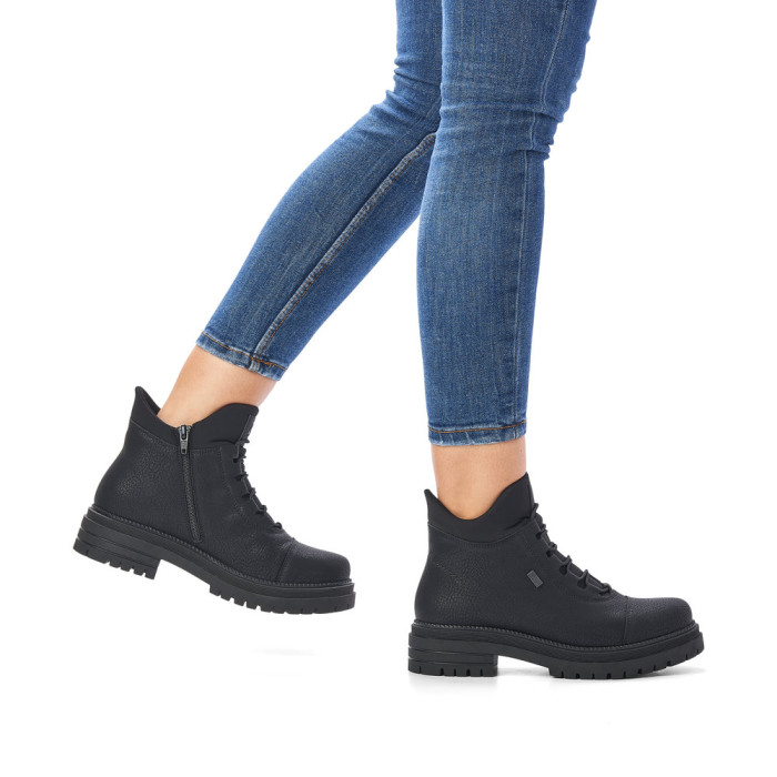 detail Dámské kotníkové boty Rieker Y3163-00 černé